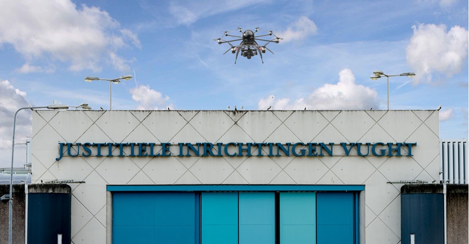 destotteraar_claimt_drone_beelden_gevangenis_vught