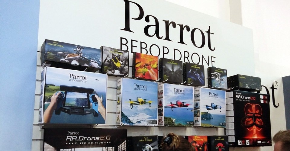 parrot pop up store amstelveen quadcopter bebop drone muur 2015