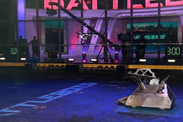 battlebots-dji-inspire-1-drone-quadcopter-arena-2015