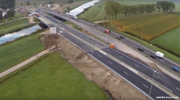 beide-bruggen-snelweg-a59-in-gebruik-airpro-waalwijk-oost-quadcopter-2015