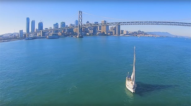 drone-op-boot-bij-san-francisco-dji-phantom-2-vision-plus-quadcopter-2015